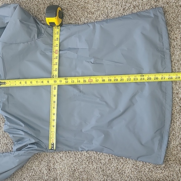 Under Armour Light Gray Hooded Windbreaker - Picture 6 of 7